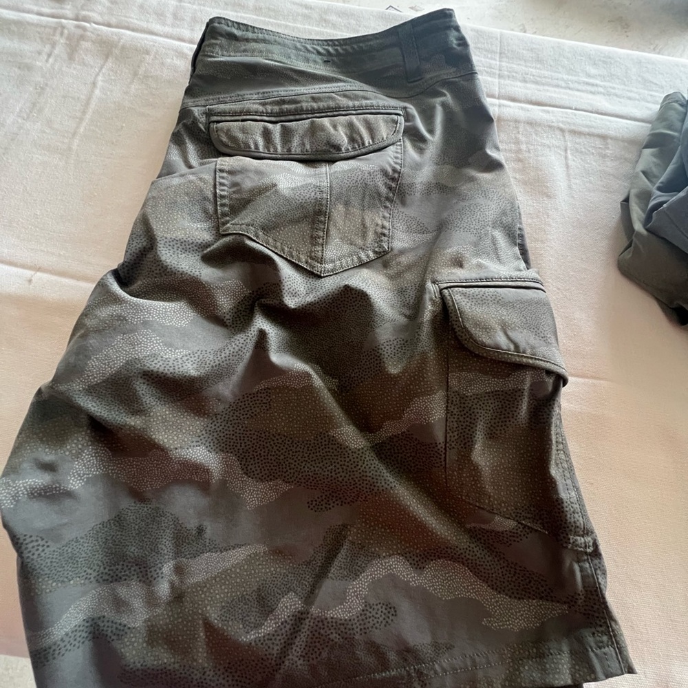 Kuhl Women's Cargo Shorts - Camouflage Green